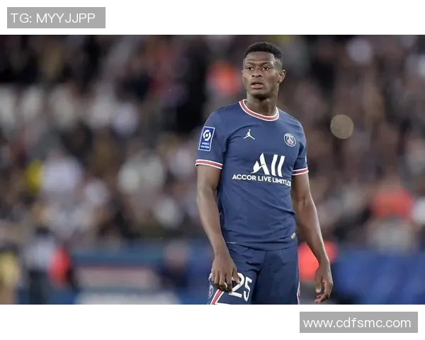 当前足球左前锋位置的顶级球星及其表现分析